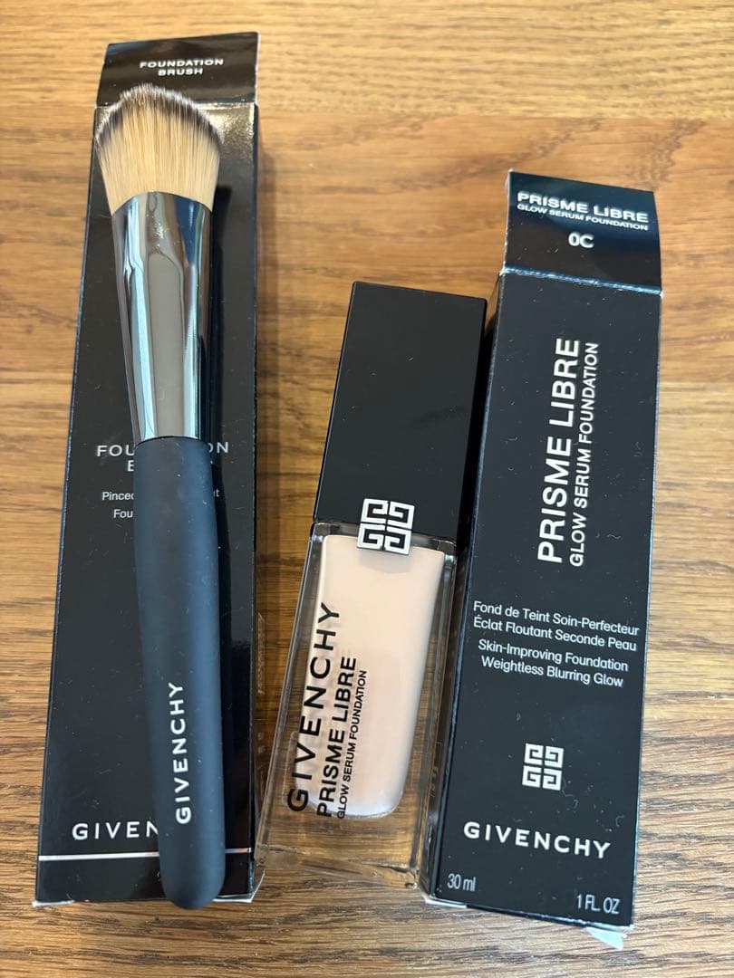 ジバンシィ　プリズム　リーブルグロウ セラム ファンデーション 0Cブラシセット プリズム・リーブル・グロウ・セラム・ファンデーション - リキッド