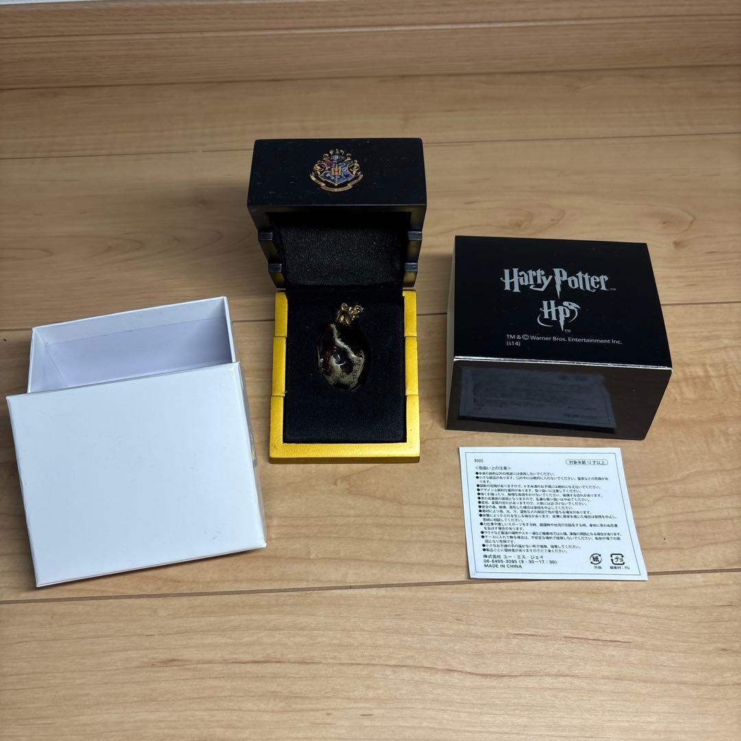 ハリーポッター　賢者の石　ケース付き Amazon.co.jp: ハリーポッター 賢者の石レプリカ（専用スタンド付き