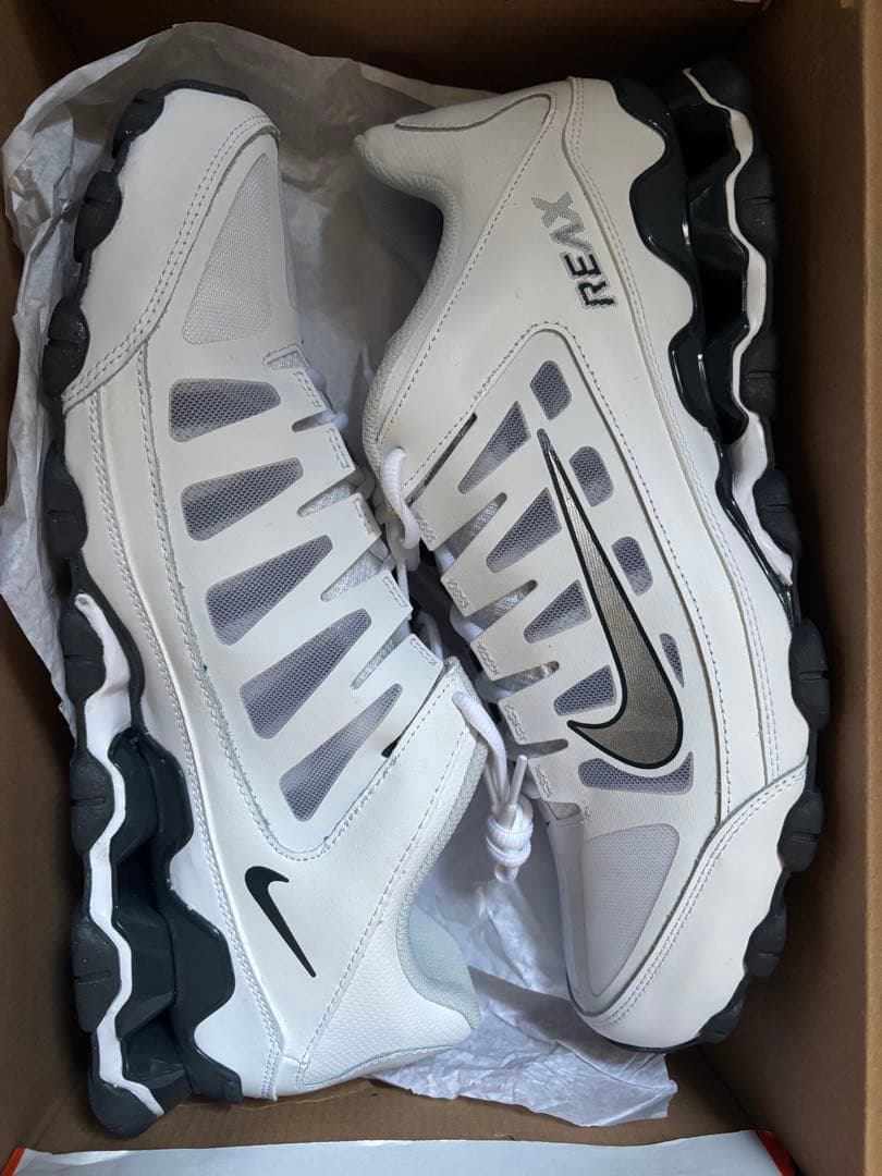 Nike Reax 8 TR Mesh ホワイト/メタリックシルバー