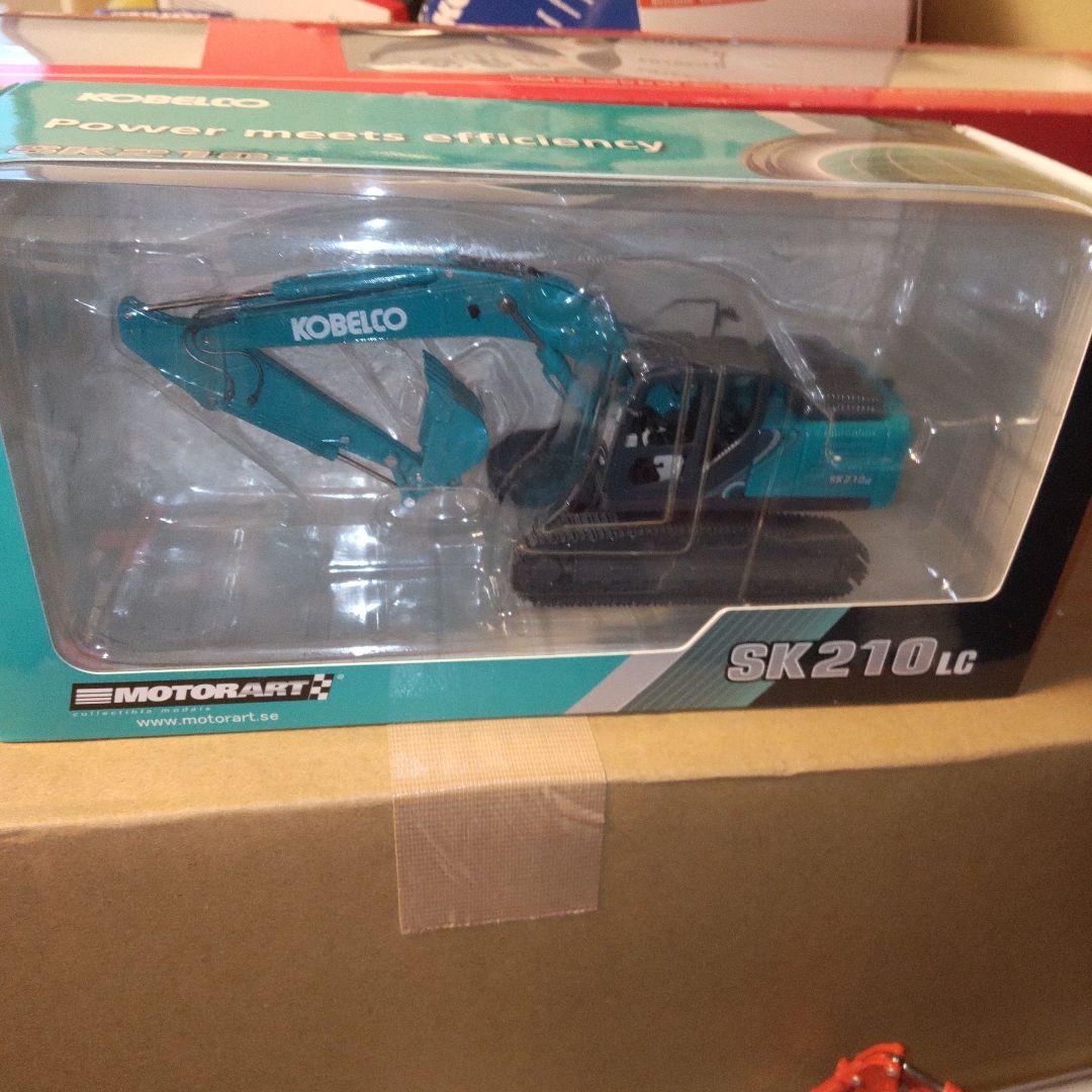コベルコ建機　KOBELCO SK210 LC 1/50 Kobelco SK210LC-11 Long Reach Standard Excavator - Conrad 1:50