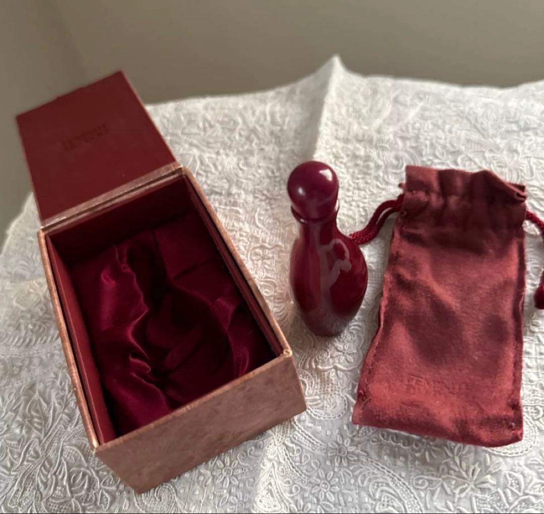 が*す様 SHISEIDO Féminité du Bois 35ml 香水 セルジュ・ルタンス / フェミニテデュボワ (Feminite du bois)の公式