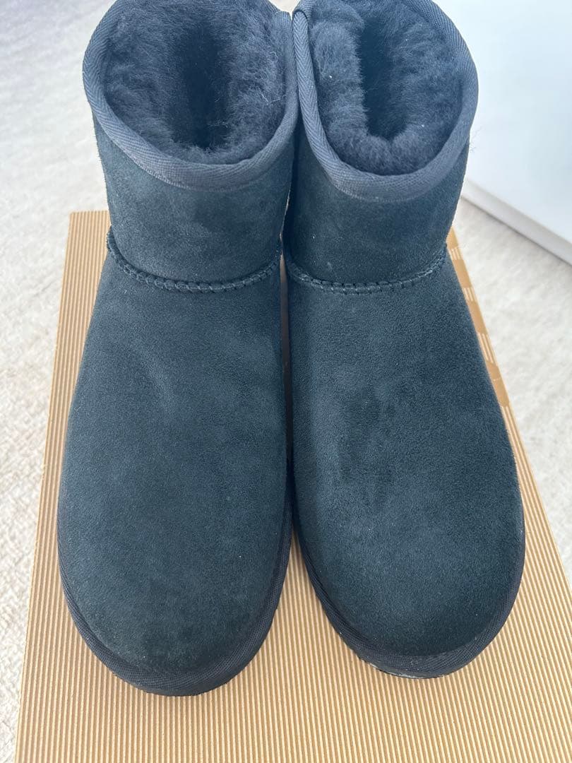 UGG ブラック ムートンブーツ CLASSIC MINI