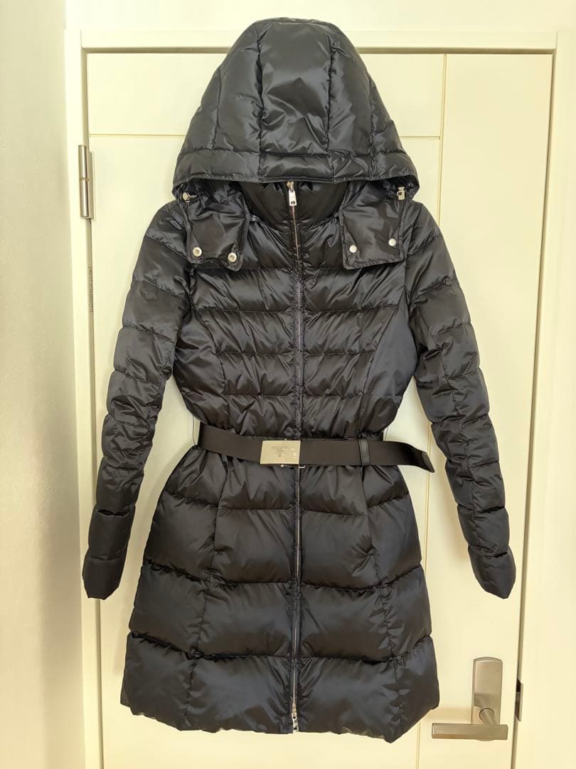 PRADA フード付き ブラック ダウンジャケット　38