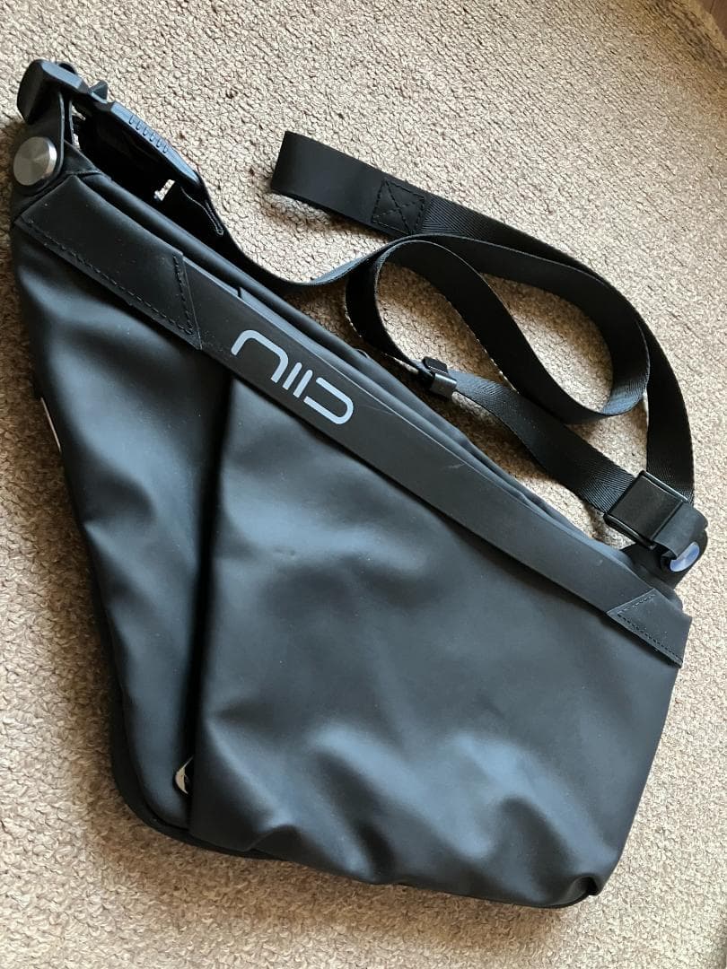 FINO IV | 超薄型30mm！脇下に完全フィットする多機能スリング