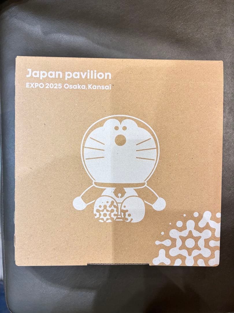 本日のみの限定価格！ハローキティとドラえもん フィギュア2個セット