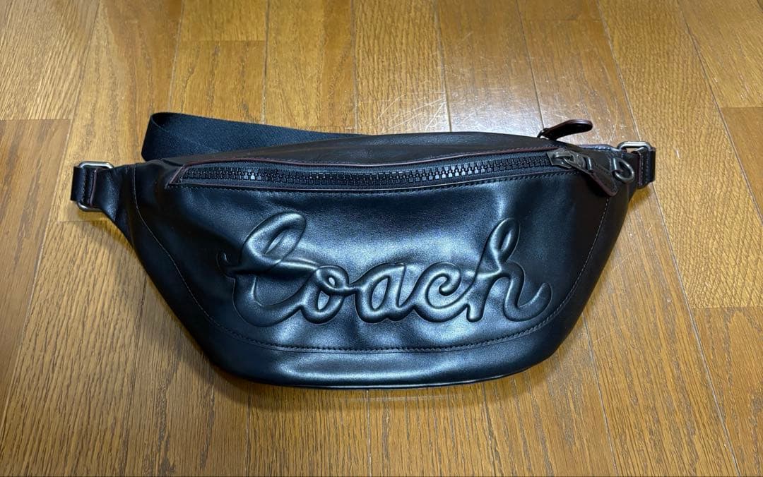 COACH ブラック レザー ボディバッグ