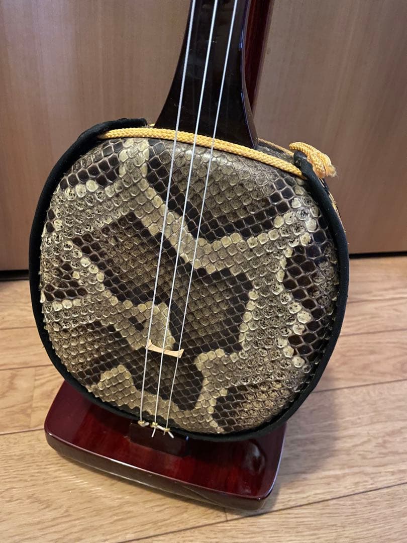 沖縄三線　本蛇皮　ウマ、爪付き