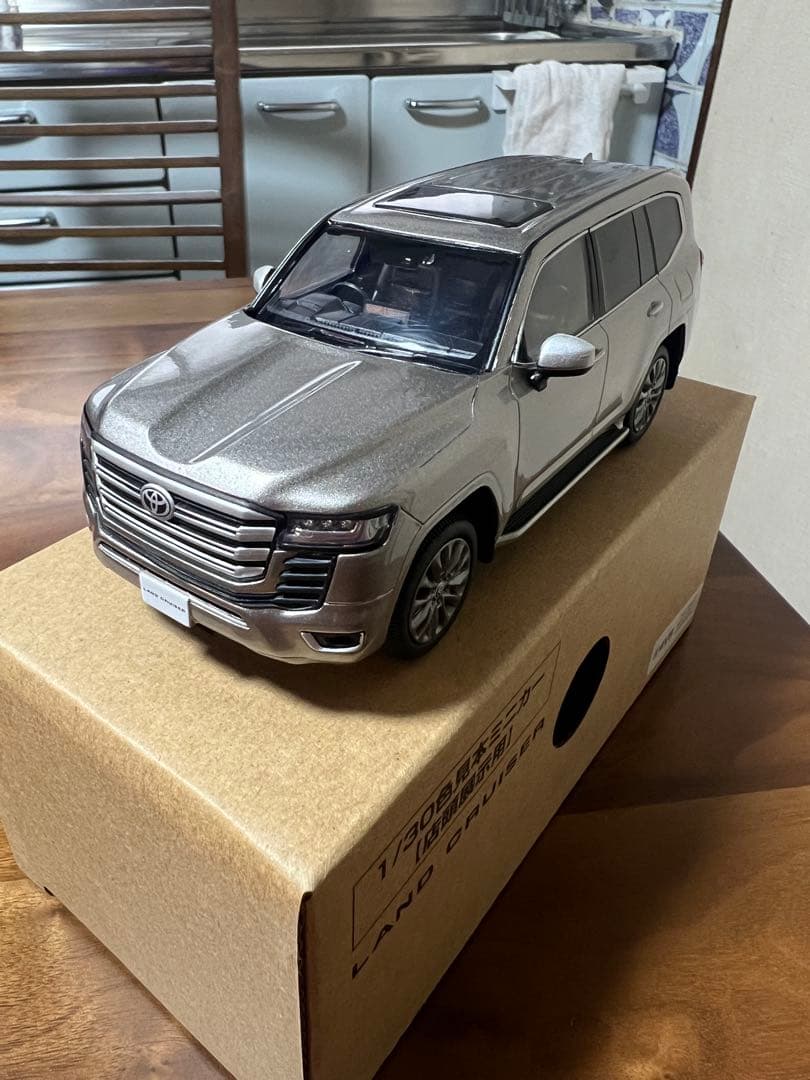 【非売品】トヨタ ランドクルーザー 1/30スケール シルバー 送料込み ランドクルーザー 300 ZX ミニカー トヨタ 1/30 カラー