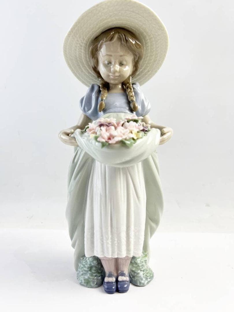 美品 LLADRO リヤドロ フィギュリン 陶器 6756 たくさん摘めたよ