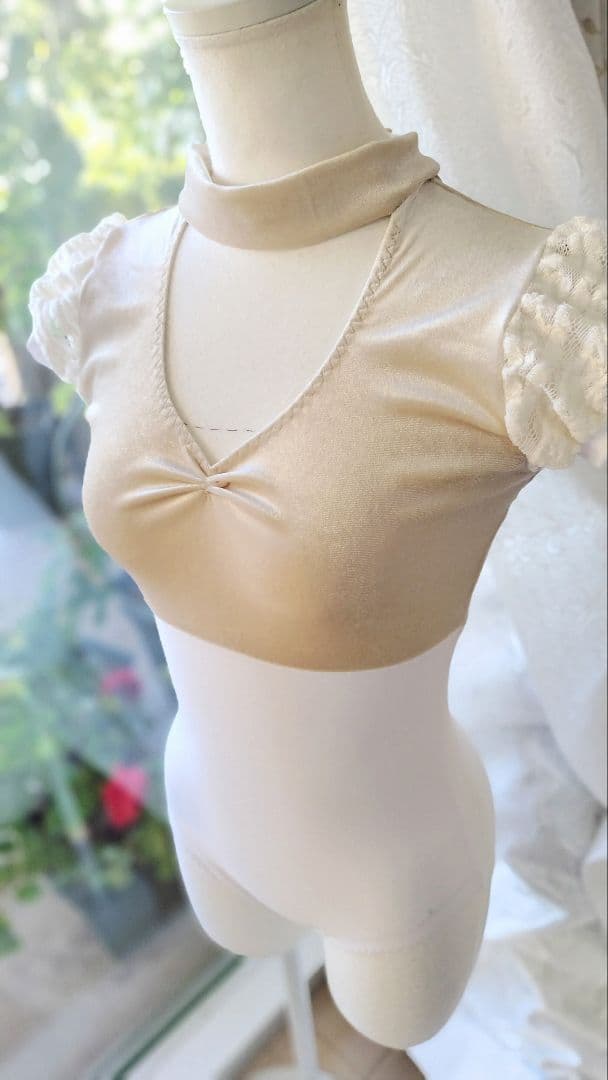 Ｓ～Ｍ／アイボリーベロアとふんわり起毛レース袖が可愛いチョーカー娘役レオタード白