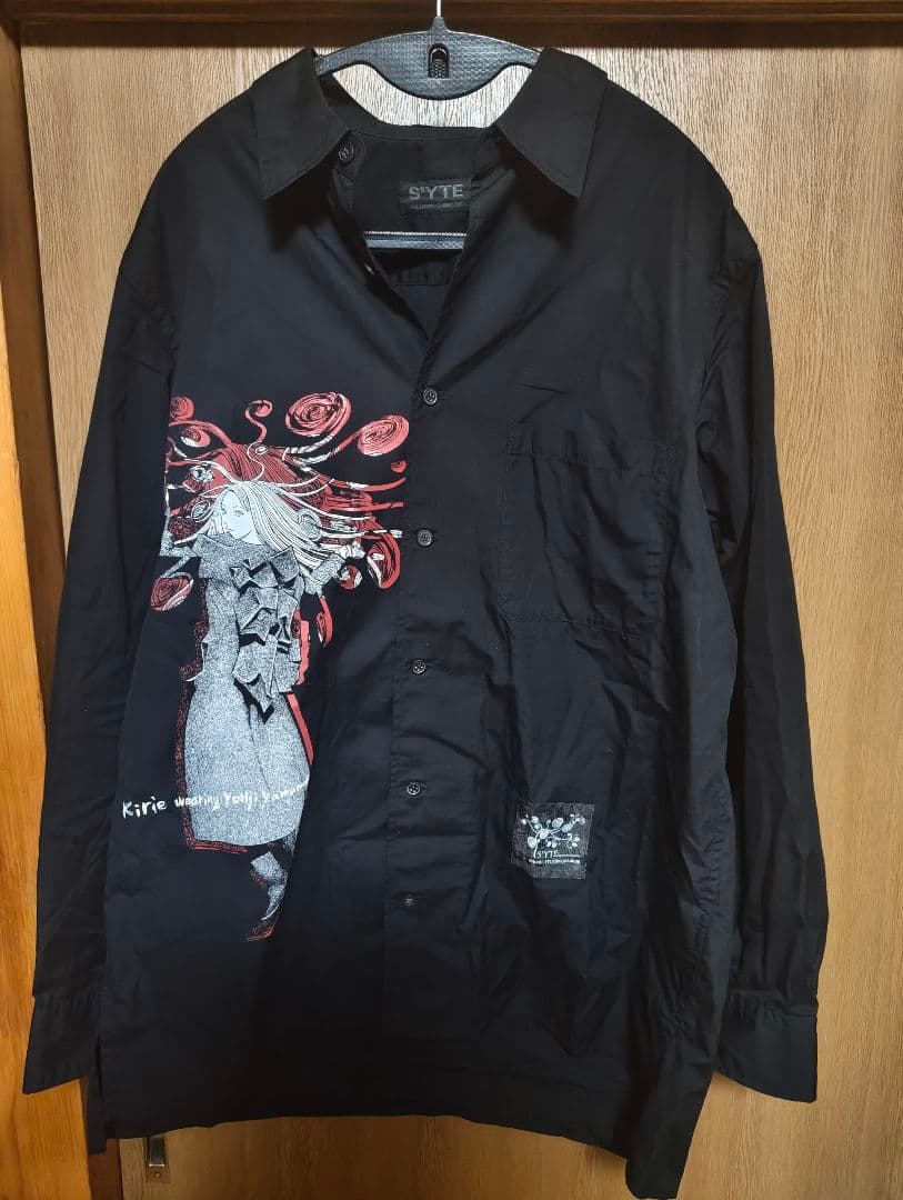 S’YTE × 伊藤潤二 UZUMAKI KIRIE PRINTED SHIRT