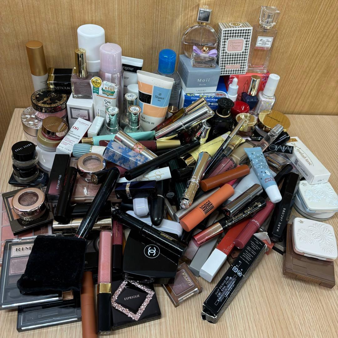 コスメ大量おまとめ！デパコス香水グロスなど多め