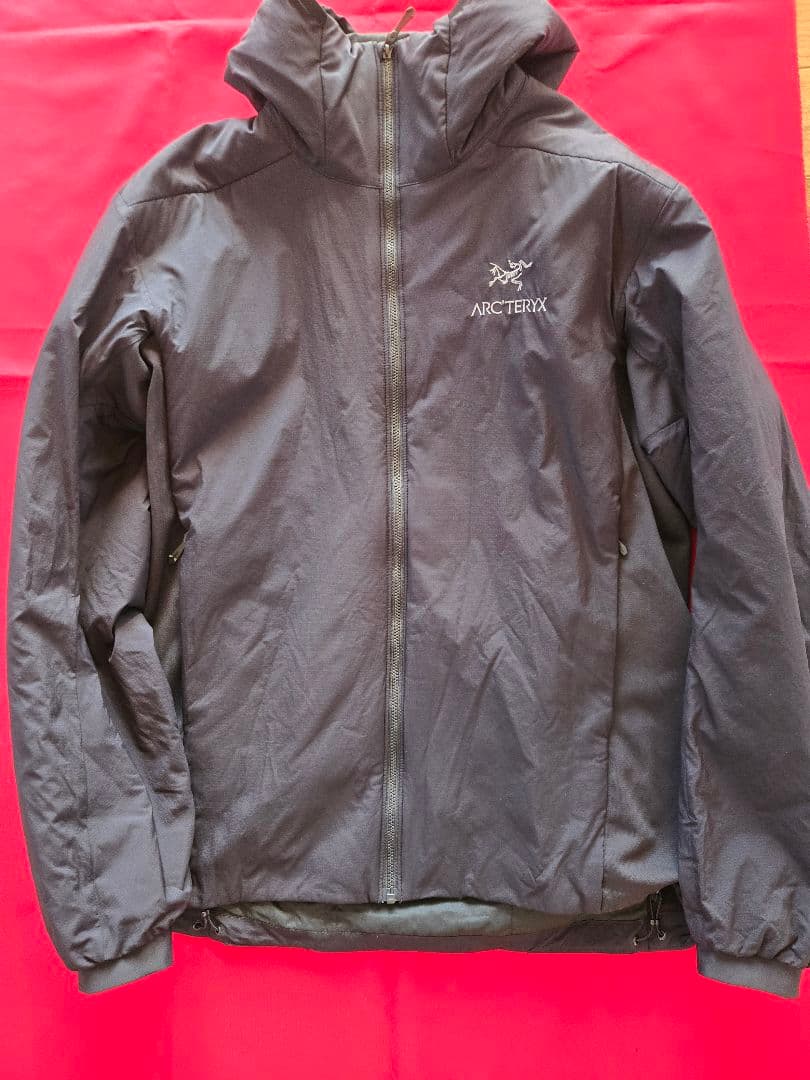 ARC'TERYX ブラック アトム　LT Mサイズ Amazon | Arc'teryx(アークテリクス) アトム LTフーディ US サイズ