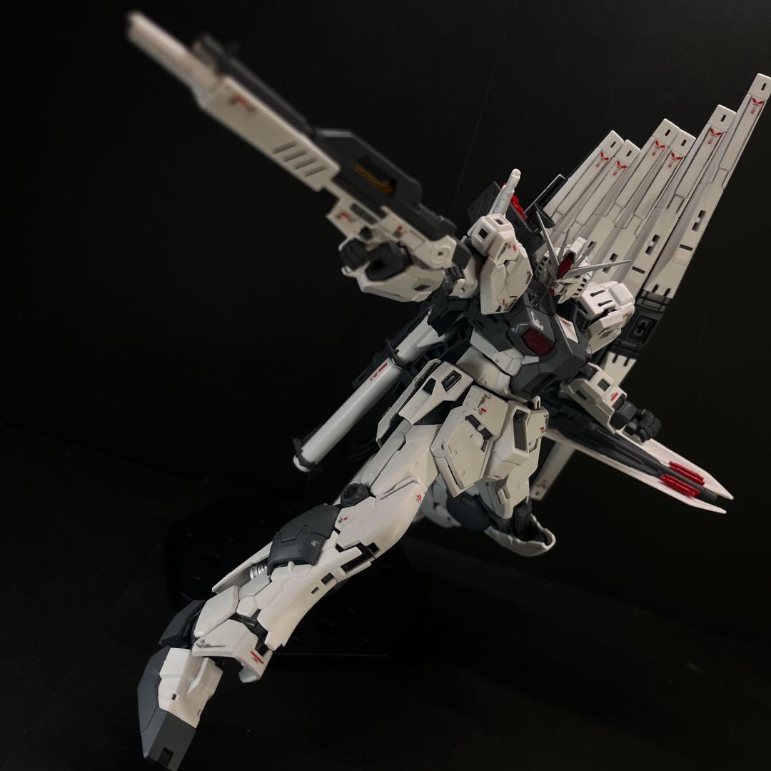 ガンプラ全塗装完成品 RG νガンダム ファーストロットカラー - メルカリ