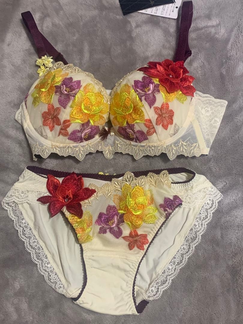 【D70/M】Wacoal salute 30G CR ワコール　サルート