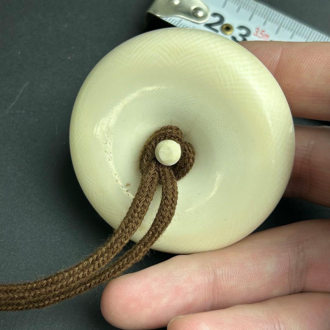 美術品　根付け　饅頭　白材　111g