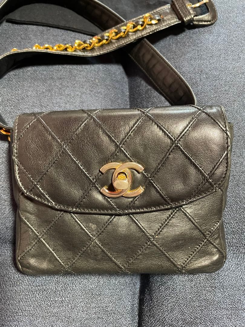 シャネルCHANEL ブラック ウエストポーチバッグ　ヴィンテージ OLD CHANEL マトラッセウエストポーチ（黒） – Vintage Shop Rococo