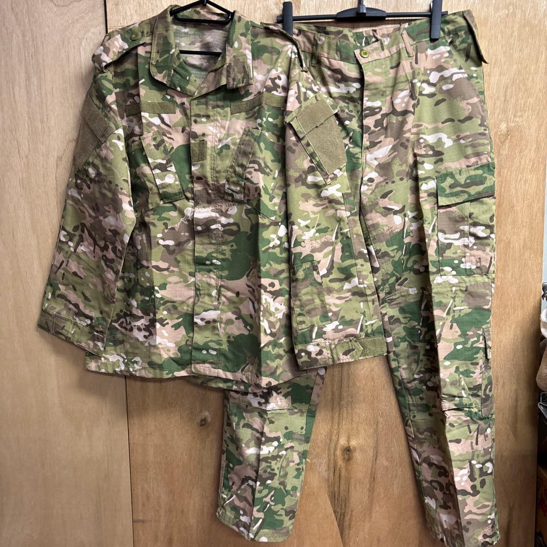 迷彩 戦闘服 上着とズボンセット　0130o174