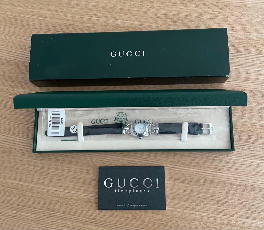 GUCCI ブラックレザー アナログ時計