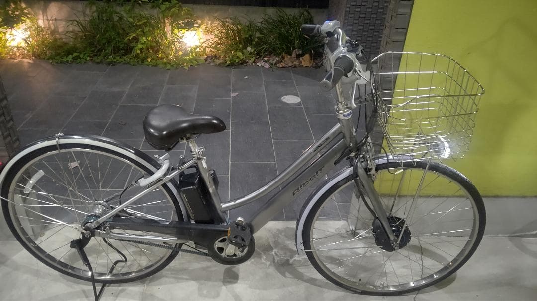 アルベルトe　27インチ　回生充電機能付　電動自転車　ブリヂストン アルベルト e 27インチ（BRIDGESTONE）／185,000円