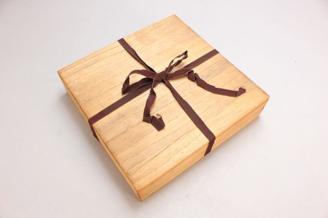 No4437 益子民窯 佐久間藤太郎 造 乳白釉梅花絵飾皿 共箱 角皿 送料