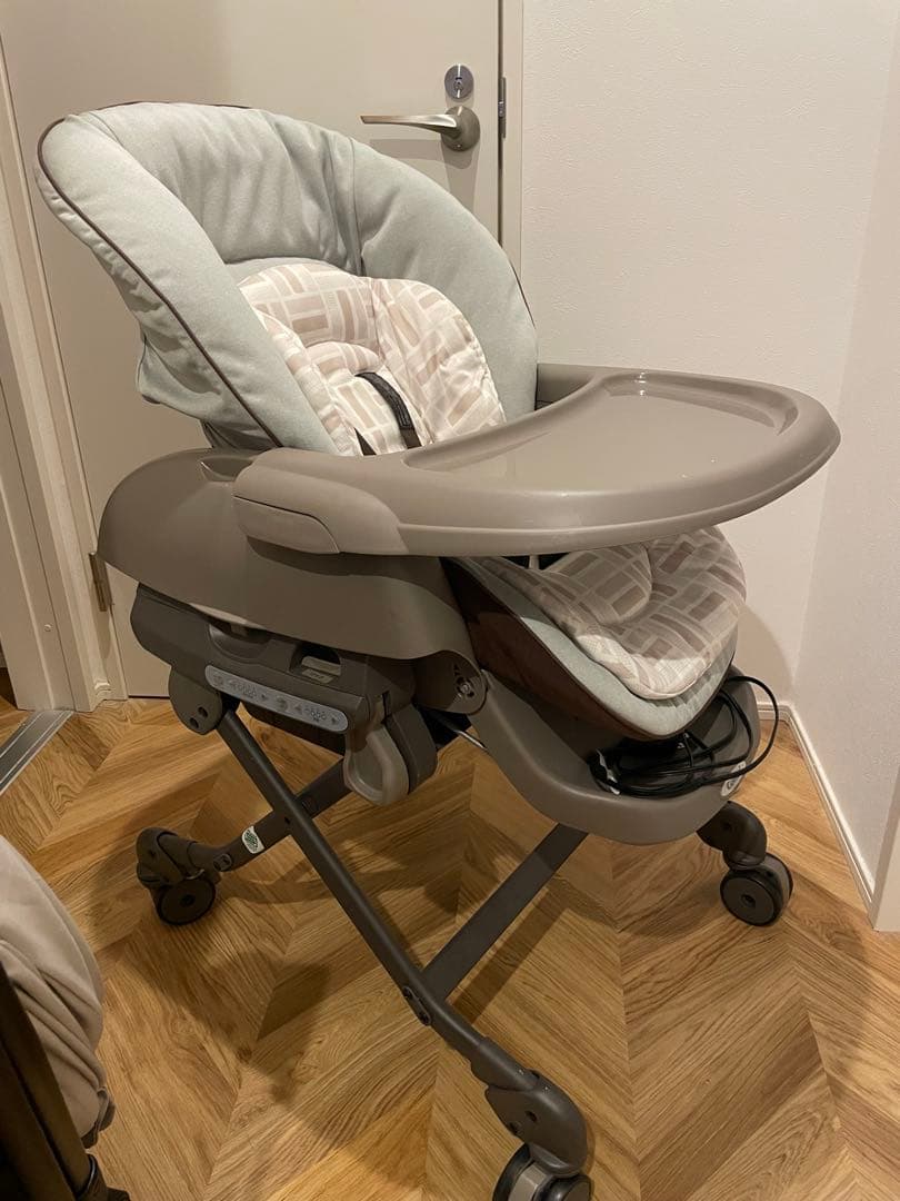 コンビ　電動　ハイローチェア ネムリラ ベビーラック ハイローベッド ハイローラック ハイローチェア