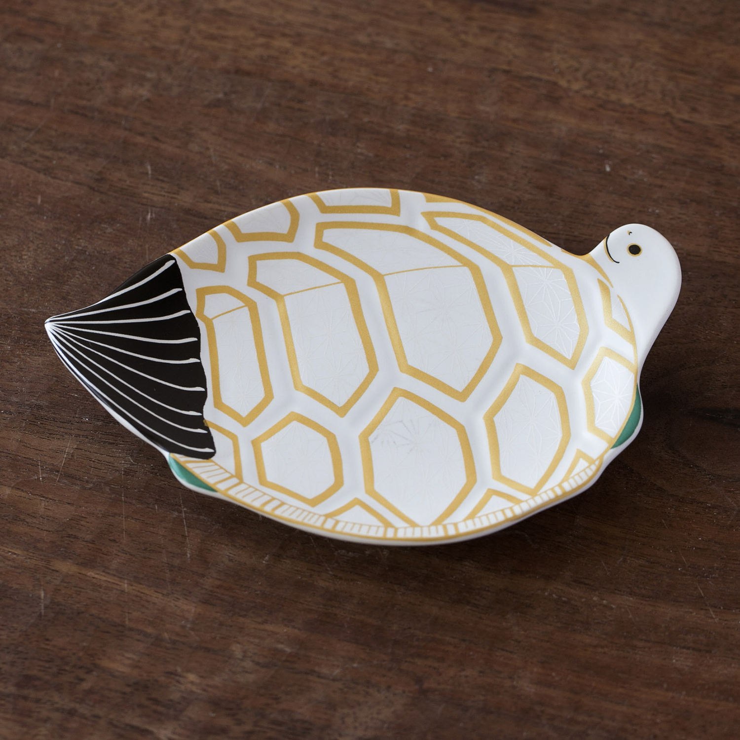 幸楽窯 錦雪衣菱模様 亀型銘々皿 -縁起の良い絵柄で、おめでたい食卓に